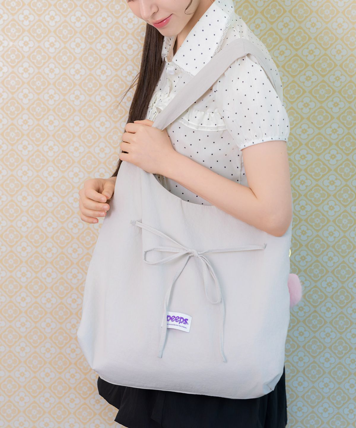 핍스(PEEPS) Soft Ribbon Bag (BEIGE) 리본숄더백 키링포함