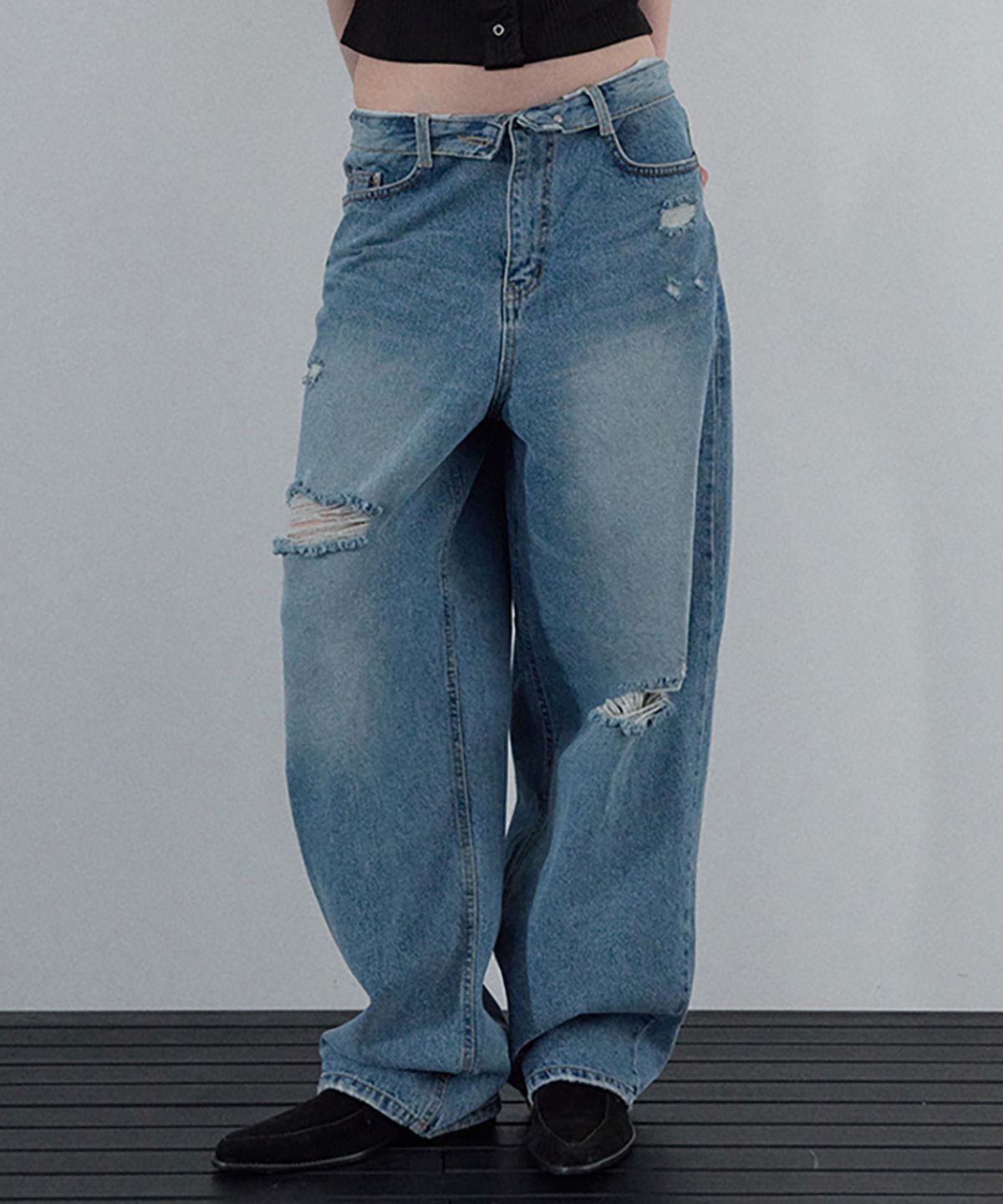 우네씬(UUNE SCENE) Fold-over Waist Distressed Denim Pants