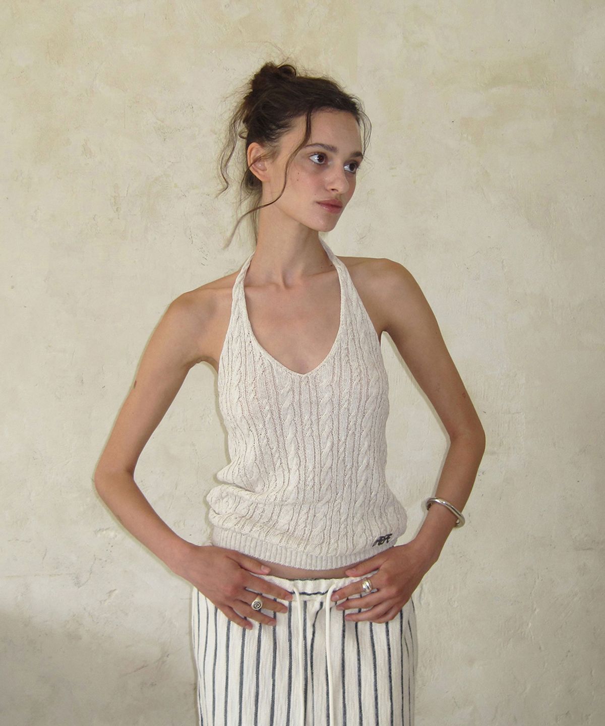 어패럴아카이브(APPAREL ARCHIVE) Swirl cable halter knit sleeveless - Oatmeal