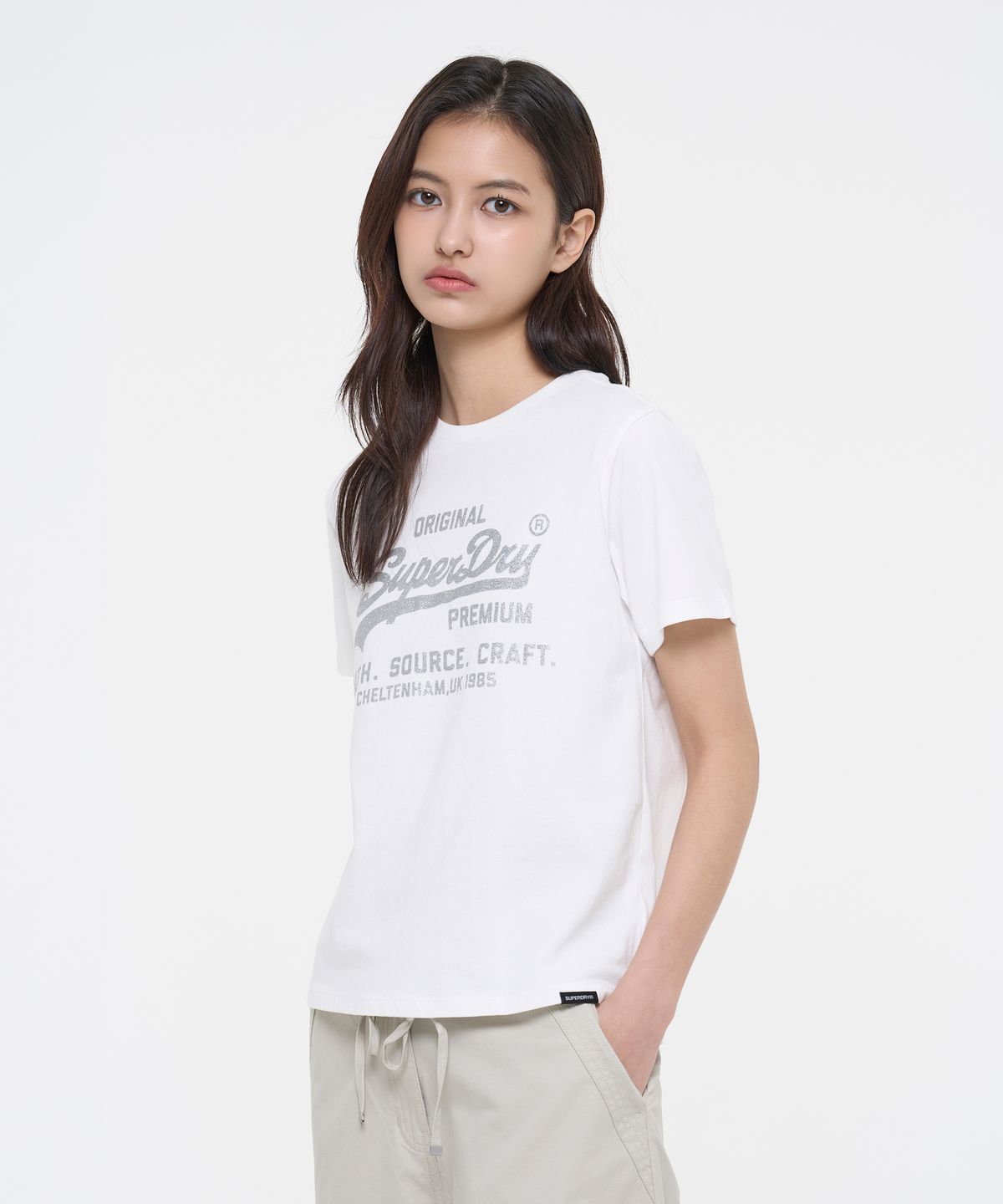 슈퍼드라이(SUPERDRY) 우먼스 메탈 로고 티셔츠 화이트 SDFISCQ62WHT