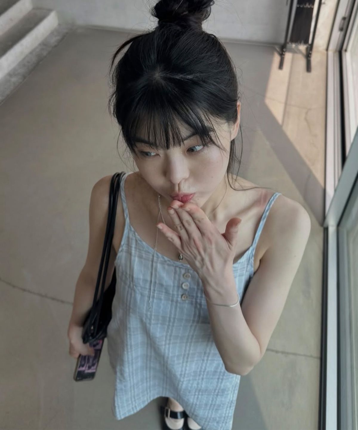 미헤브(MIHEV) [블루클로젯 X 미헤브] 체크 레이어드 슬리브리스 원피스 스카이블루