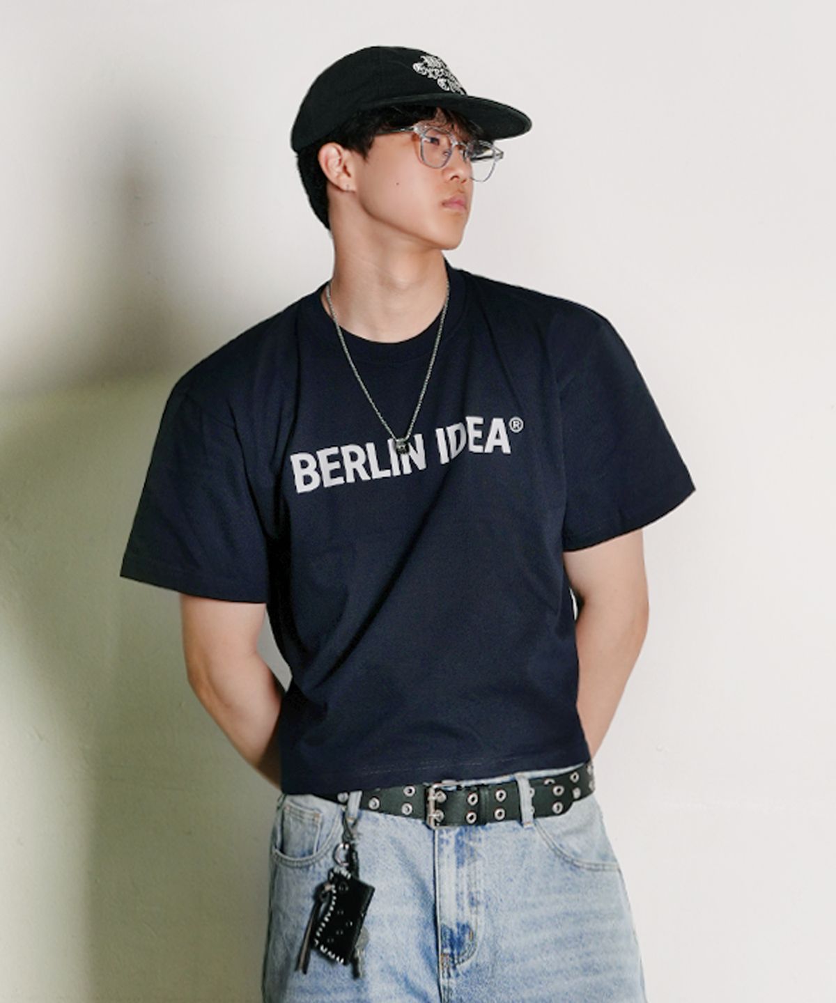 더마일(THEMILE) 베를린 아이디어 가먼츠 크롭 크루넥_NAVY