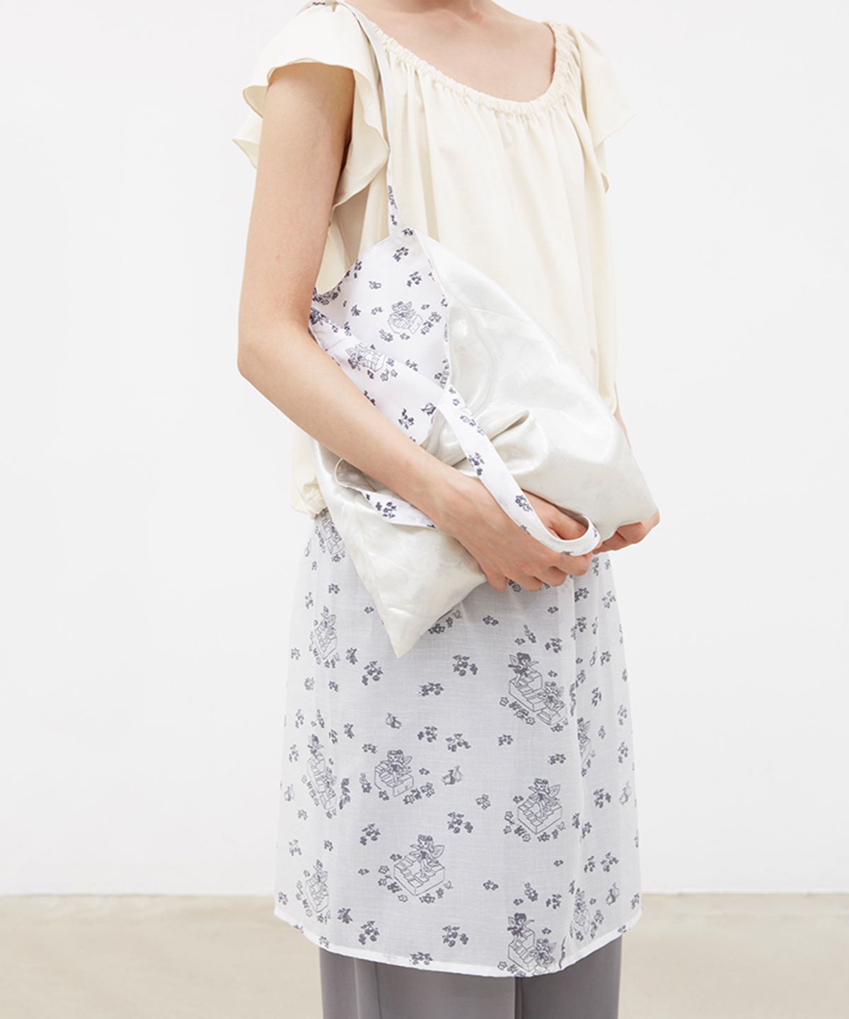 코스모스(COSMOSS) GLOW STEPS GIRL REVERSIBLE BAG (WHITE)