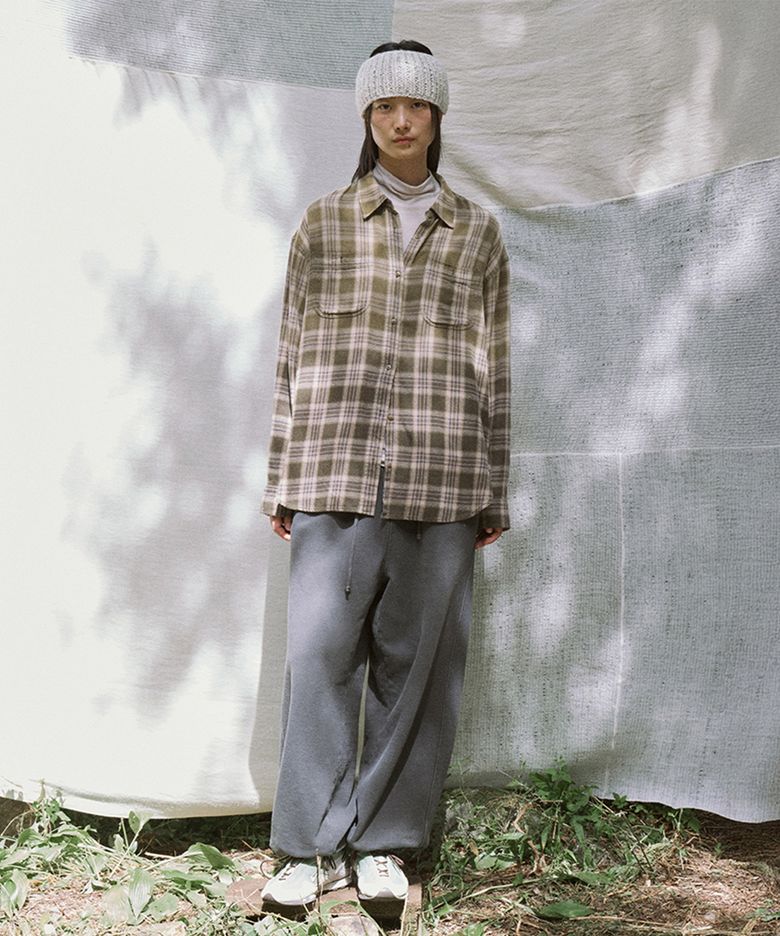 selling check shirt (khaki)