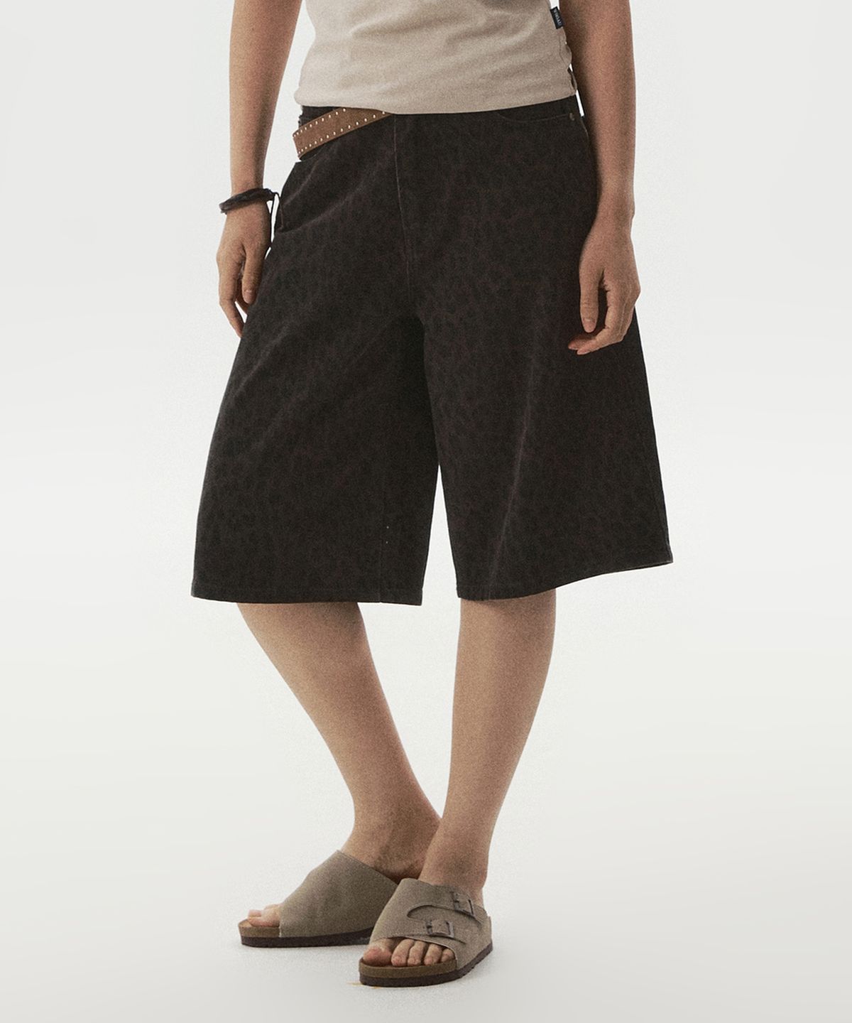 후아유(WHO.A.U) Leopeard Bermuda Pants / WHTHG3771F