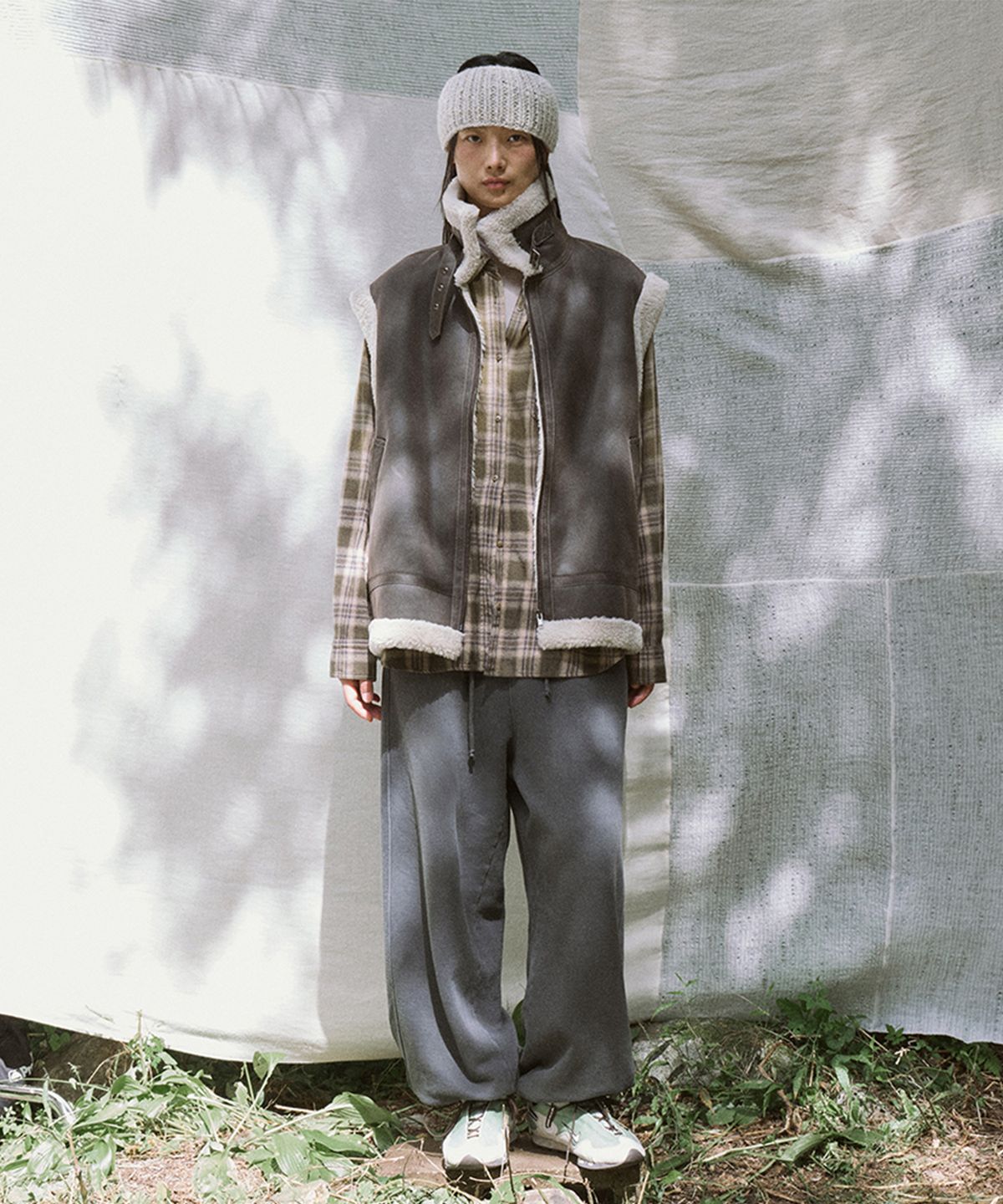 모노크롬(MONOCHROME) hoo vest (brown)