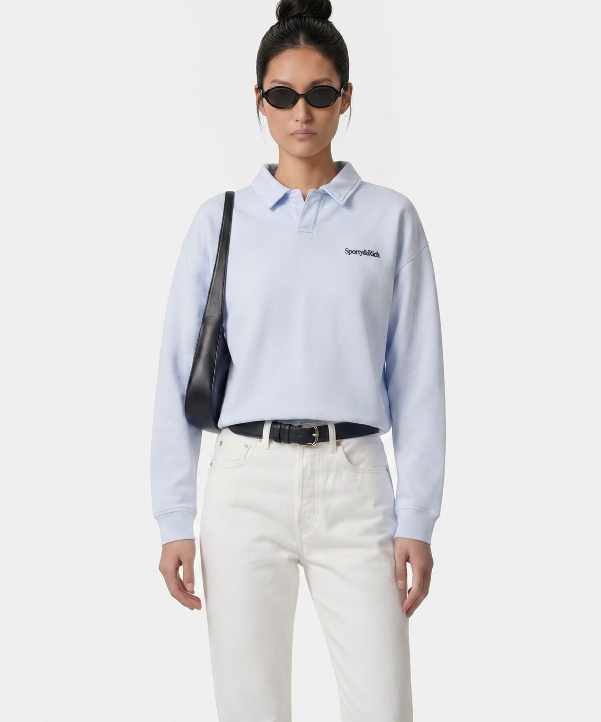 스포티앤리치(SPORTY&RICH) 세리프 로고 자수 폴로 셔츠 - 시엘 R265AU1001