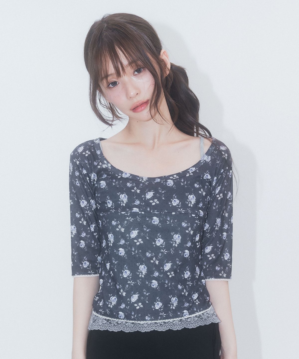 하이스쿨디스코(HIGH SCHOOL DISCO) 7부 레이스 플라워 티셔츠_네이비