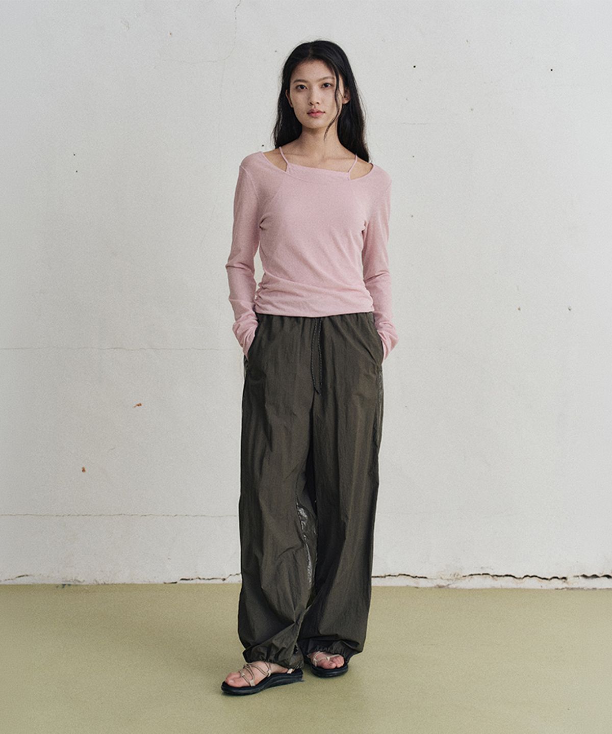 모노크롬(MONOCHROME) niki banding pants (khaki)
