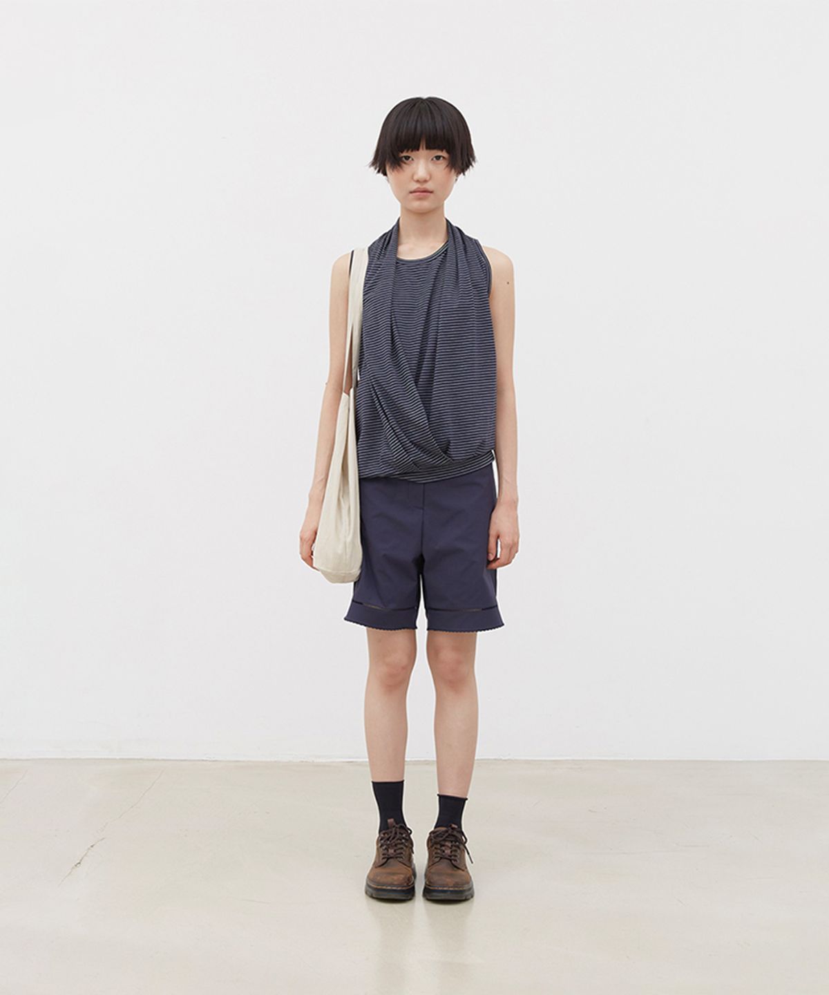 코스모스(COSMOSS) LACE HALF PANTS (NAVY)