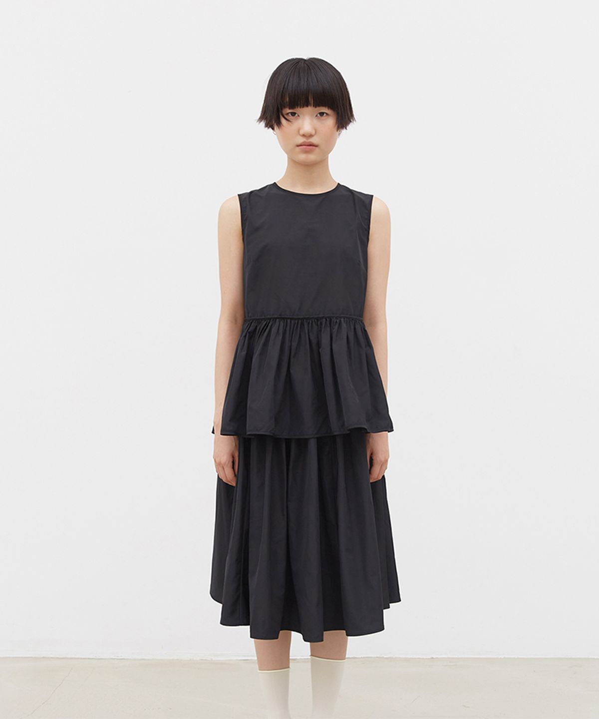코스모스(COSMOSS) FLARE PEPLUM SLEEVELESS (BLACK)