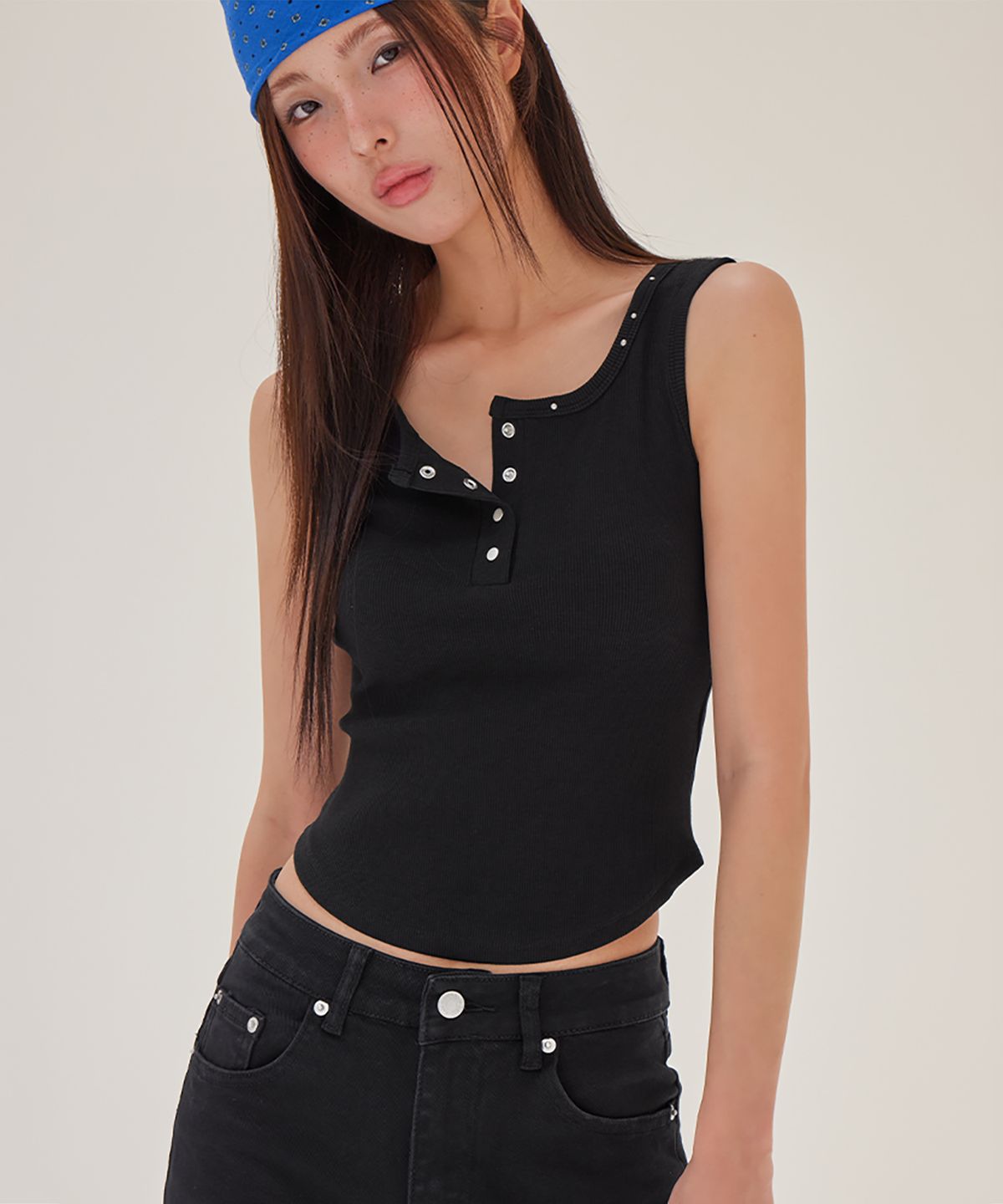 런던다다(LONDONDADA) Stud Ribbed Slim Tank Top, BLACK