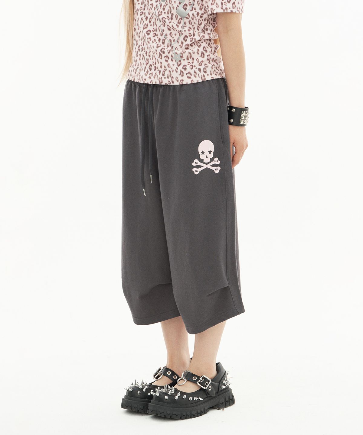 셋업이엑스이(SETUP-EXE) BASIC BERMUDA PANTS / CHARCOAL