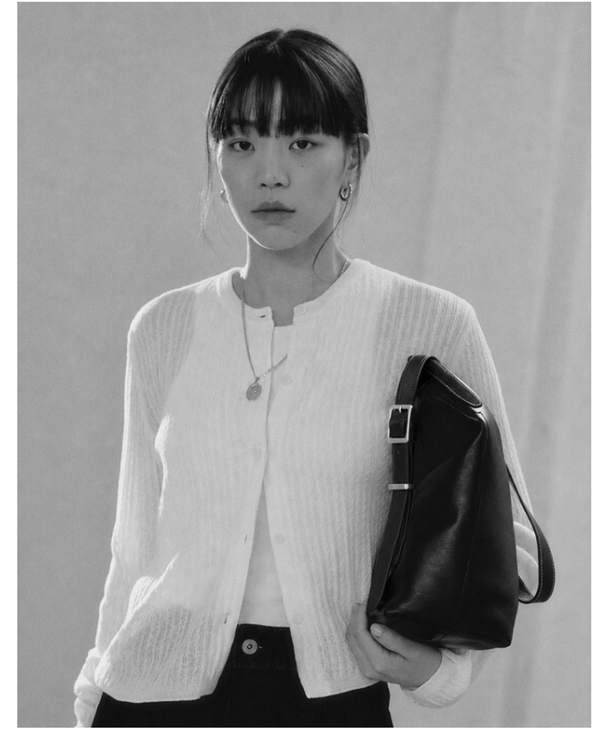 헤지스 맨 액세서리(HAZZYS MEN ACC) 블랙 단색 소가죽 숄더 크로스백 HJBA6F908BK