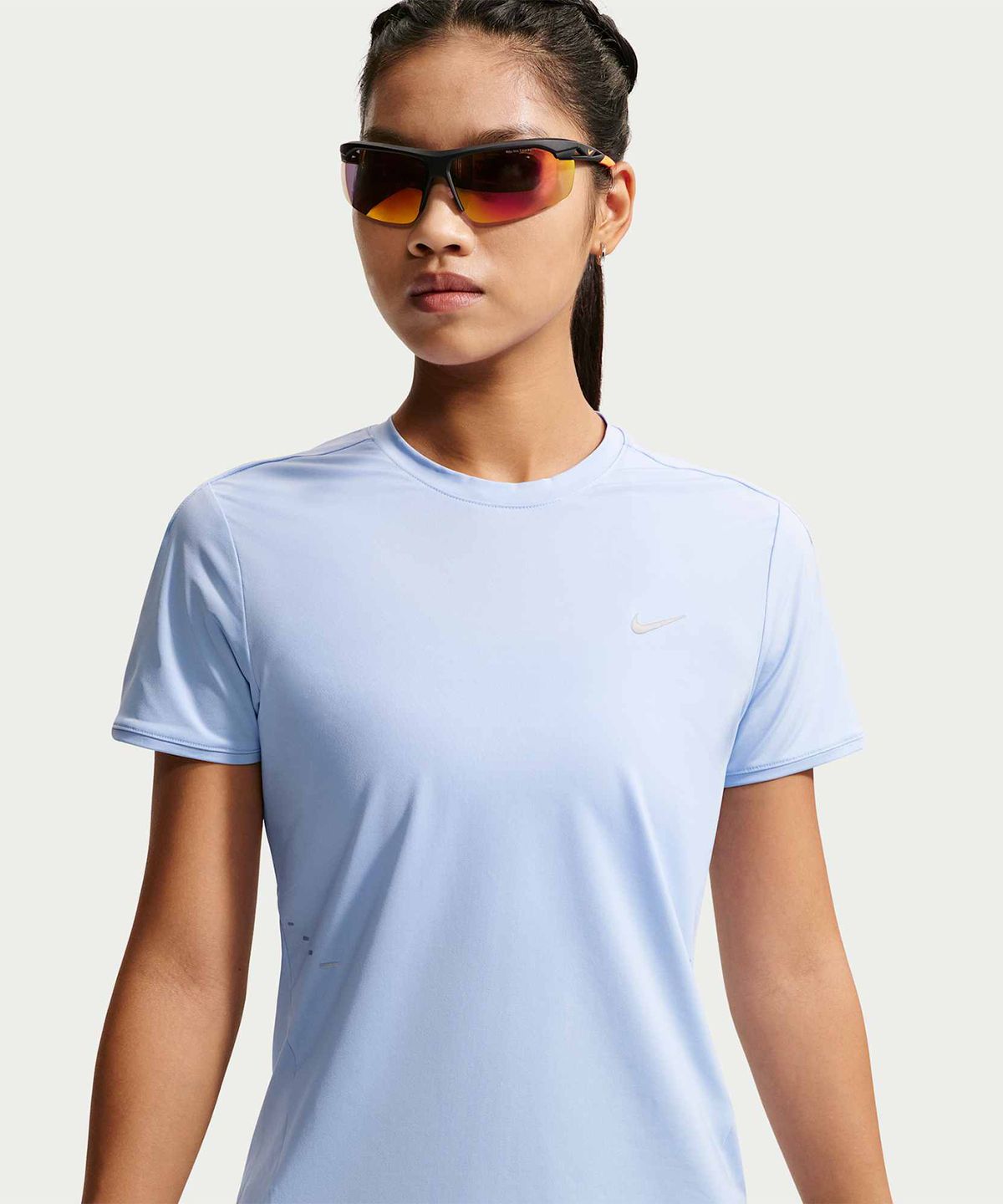 나이키(NIKE) 스위프트 드라이 핏 반소매 러닝 탑 W - 알루미늄 / HM9699-468