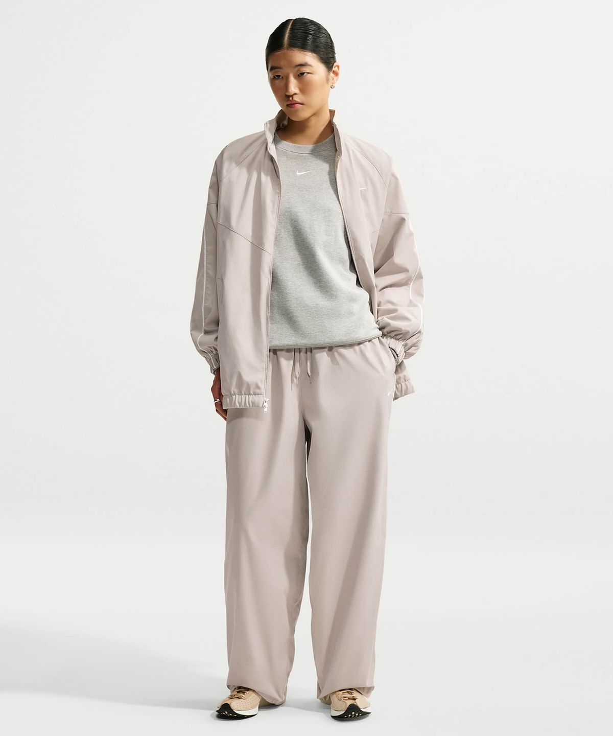 나이키(NIKE) 스포츠웨어 루즈 핏 하이웨이스트 트랙 팬츠 W - 크림 II:화이트 / IQ3167-236