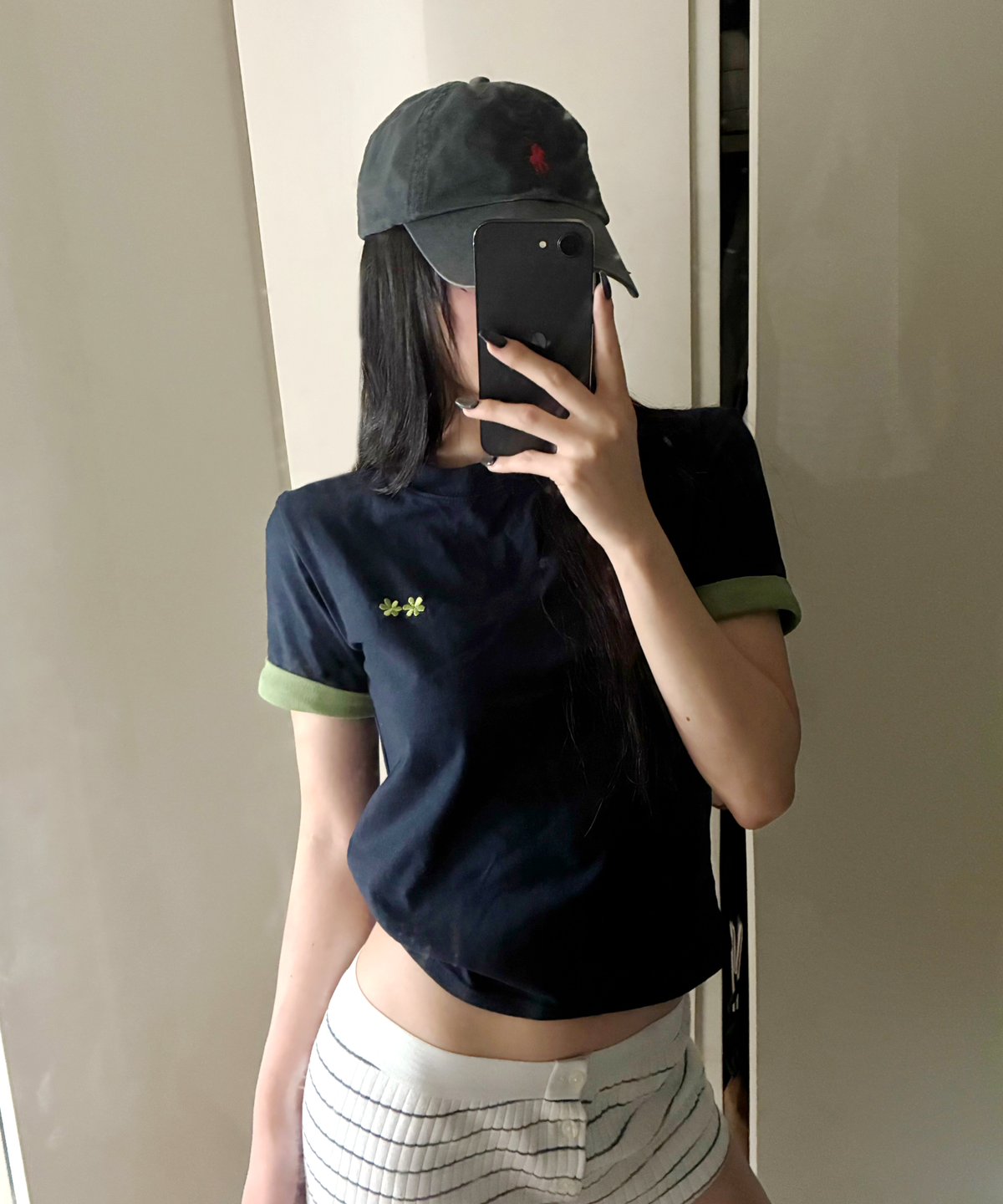 에키오(EKIO) 베이직 롤업 배색 반팔 티셔츠 (네이비)