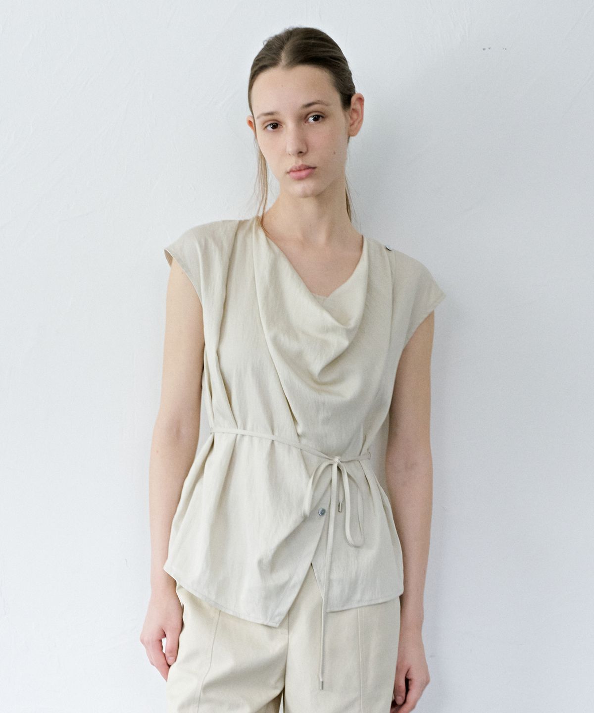 르메메(LEMEME) Onde Neck Draped Blouse_2color