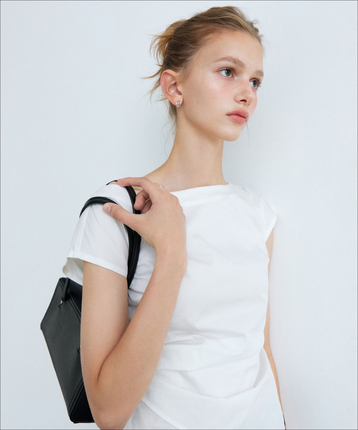 미쏘(MIXXO) 턱 변형 블라우스_MIWBWG708B
