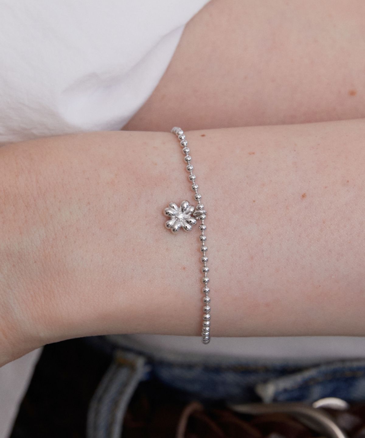 바이이에르(BYHYERES) [925 silver] Clover ball chain bracelet (White) BH7B52711W9175