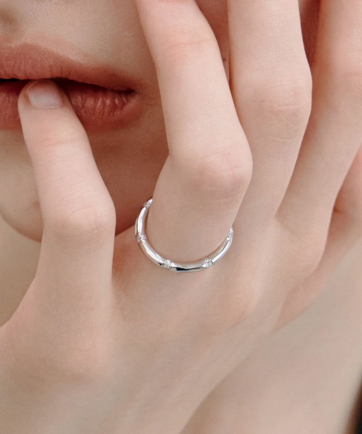 바이이에르(BYHYERES) 뱀부 스톤 반지 (White) BH7R64742WB