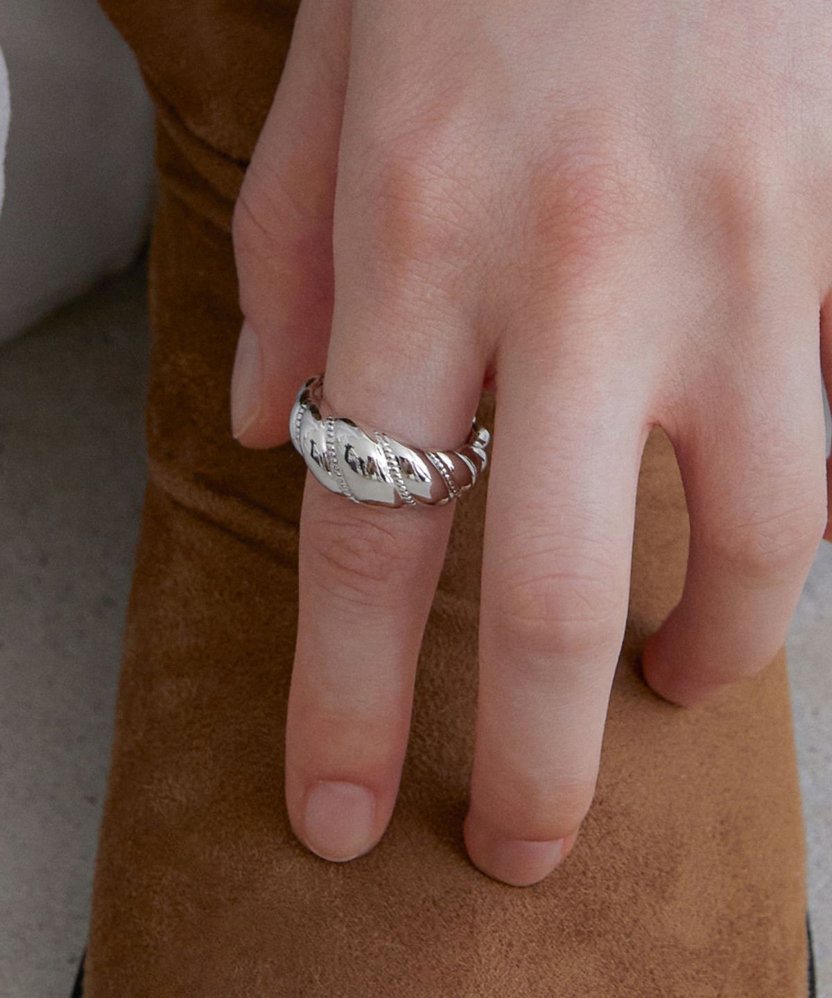 바이이에르(BYHYERES) Milgrain twist vloume ring (White) BH7R50786WB