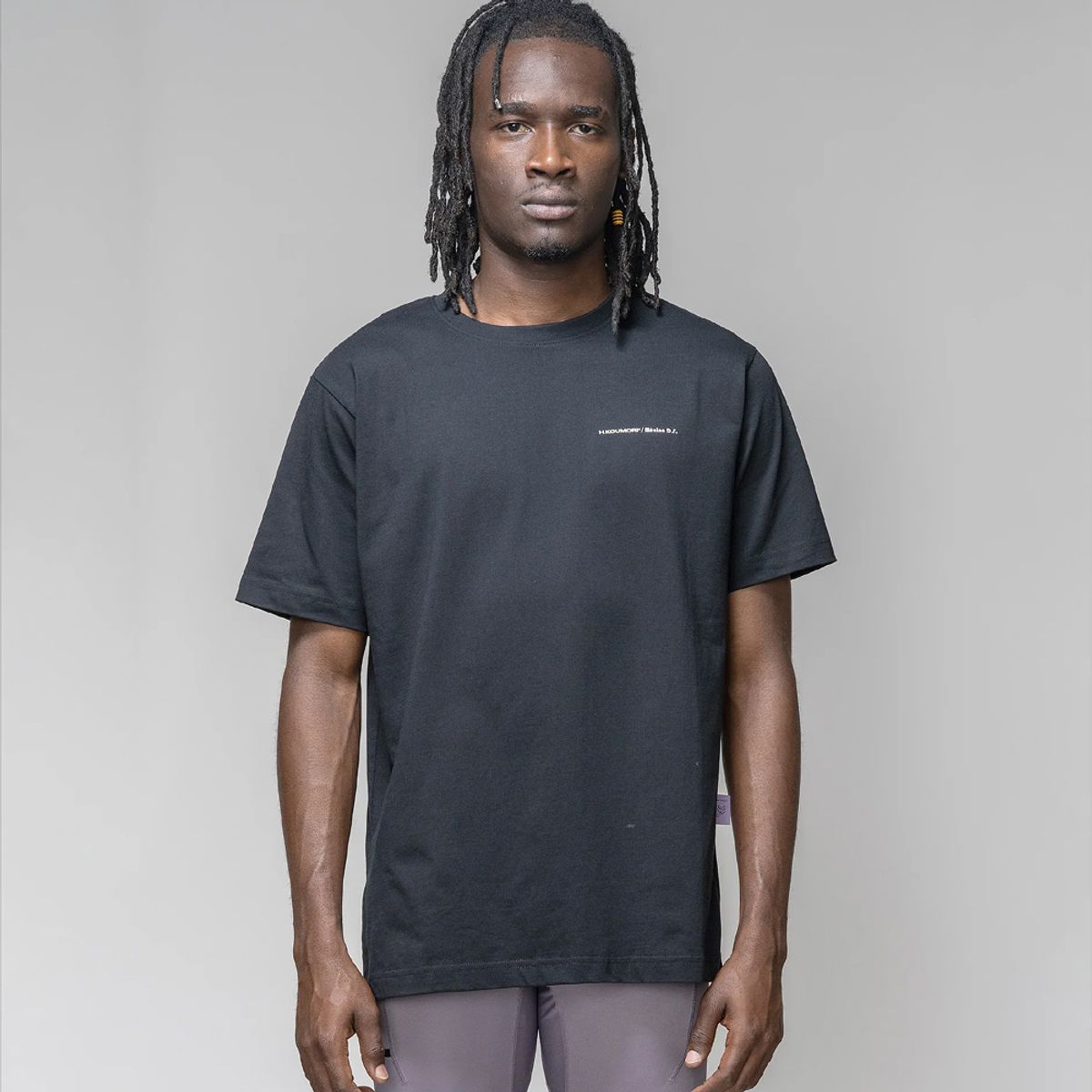 H.쿠모리(H.KOUMORI) Running World Regular T-Shirt - BLACK