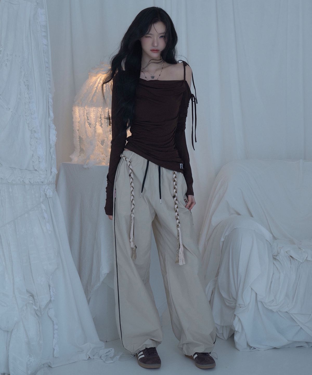 뉴얼린(NEWALRIN) Newalrin emblem nylon wide Pants Beige