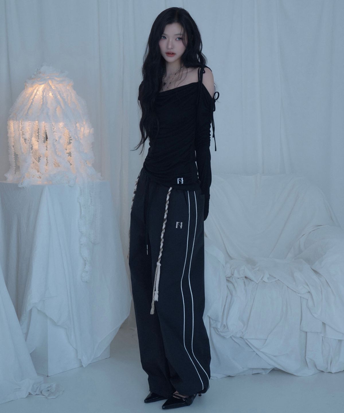 뉴얼린(NEWALRIN) Newalrin emblem nylon wide Pants Black