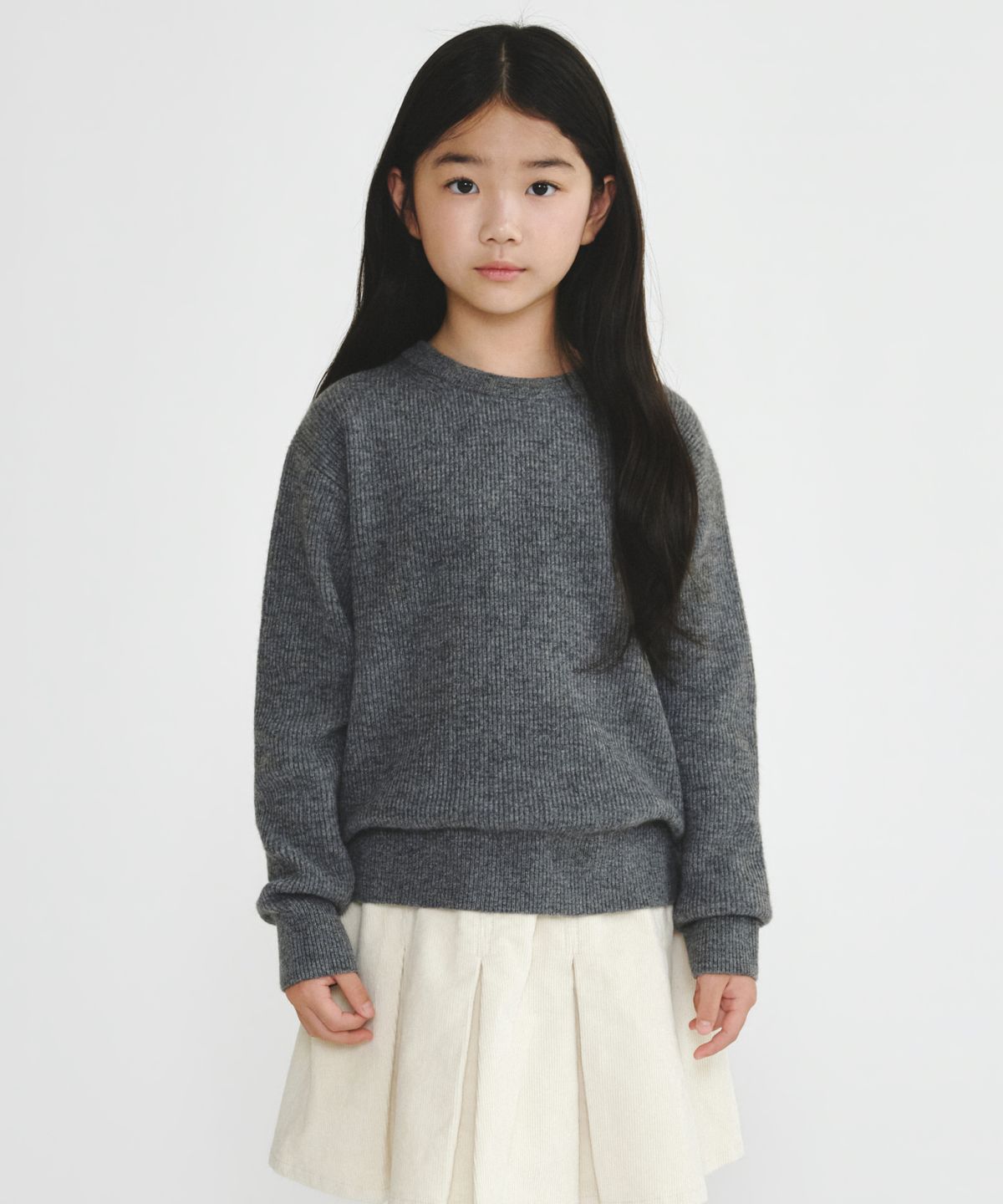무신사 스탠다드 키즈(MUSINSA STANDARD KIDS) [빅토리아 울] 미니멀 리브드 크루 넥 니트 [헤더 그레이]