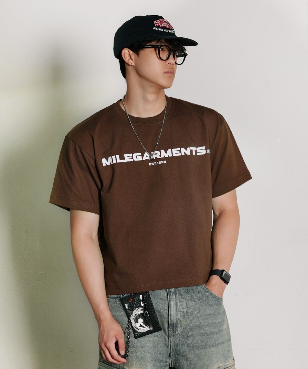 더마일(THEMILE) 마일 가먼츠 크롭 크루넥_DARK BROWN