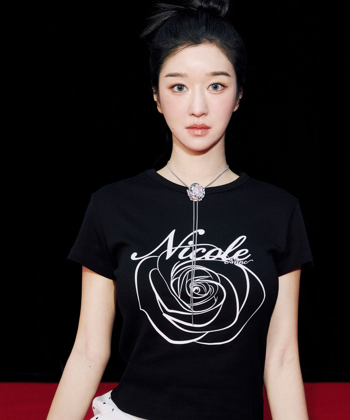 닉앤니콜(NICK&NICOLE) ROSE LETTERING CROPPED TOP_BLACK