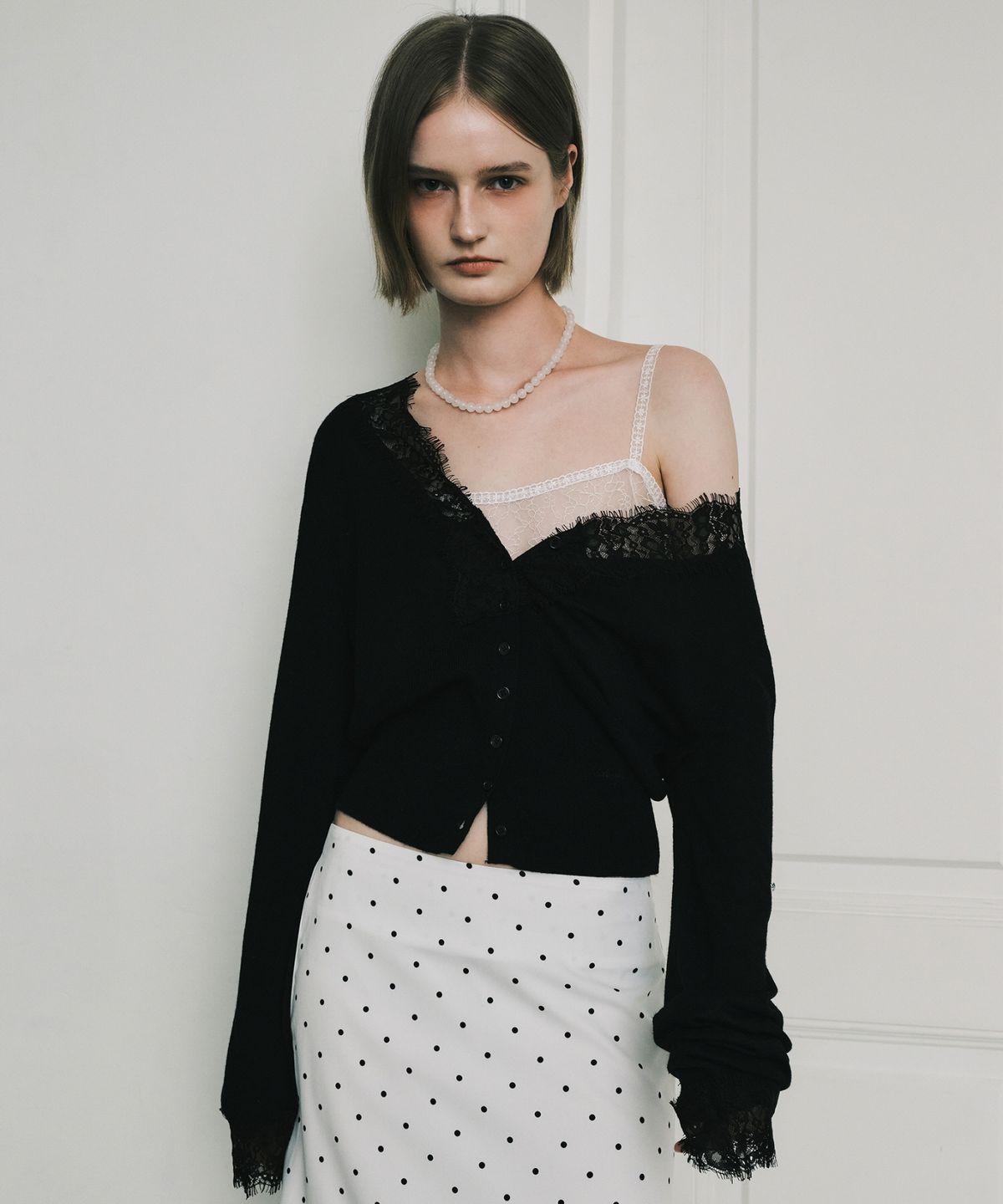 닉앤니콜(NICK&NICOLE) LACE V-NECK KNIT CARDIGAN TOP_BLACK