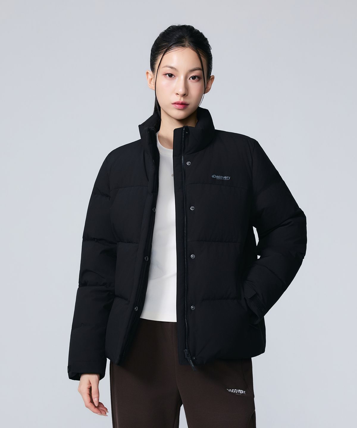 디스커버리 익스페디션(DISCOVERY EXPEDITION) 여성 레스터G 하이넥 구스다운 숏패딩 (BLACK)