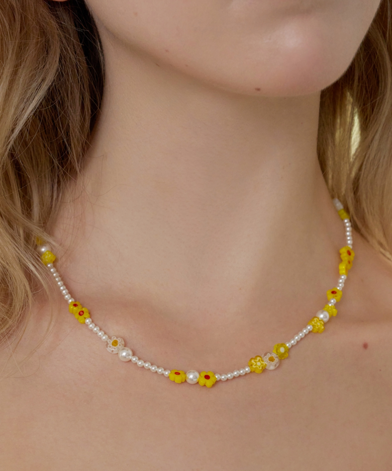 yellow daisy pearl necklace