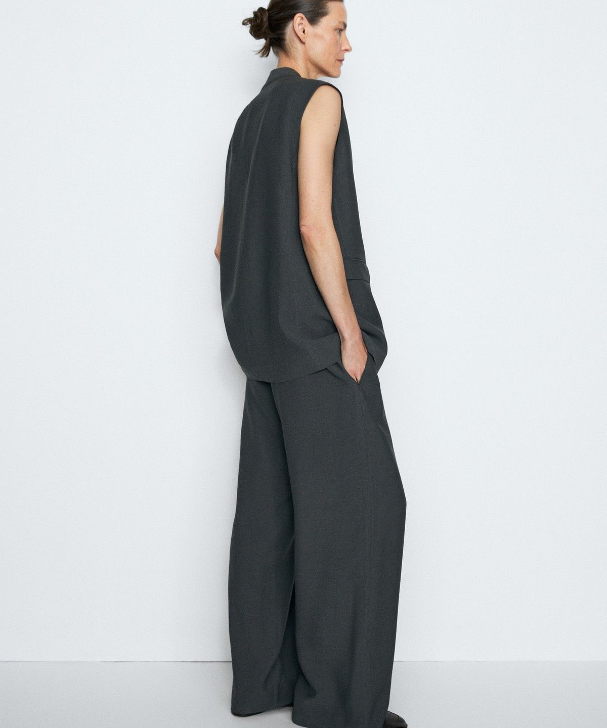 마시모두띠(MASSIMO DUTTI) 브이넥 토탈 룩 베스트 - STUDIO
