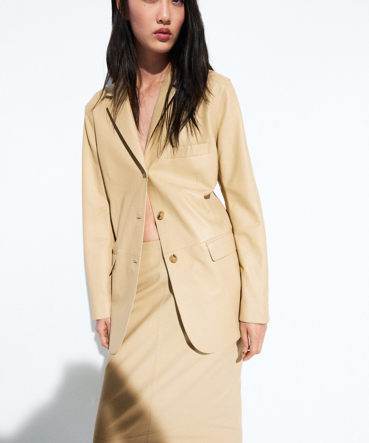마시모두띠(MASSIMO DUTTI) 나파 가죽 블레이저