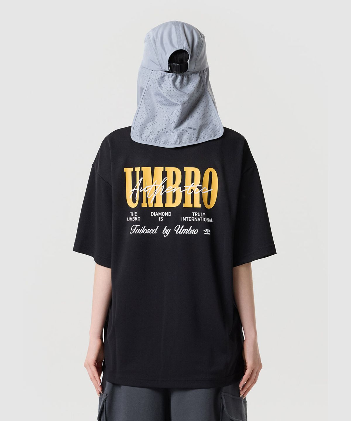 엄브로(UMBRO) [COOLING] 쿨피케 그래픽 반팔 티셔츠 블랙 UR321CRS77