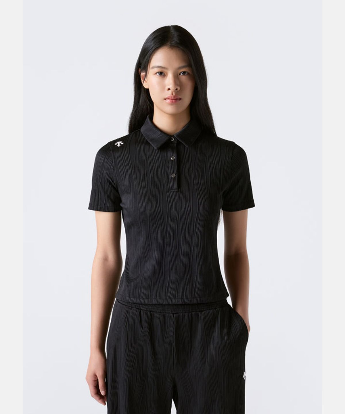 데상트(DESCENTE) 여성 골지 슬림핏 폴로 반팔 티셔츠 블랙 SR322PPS71