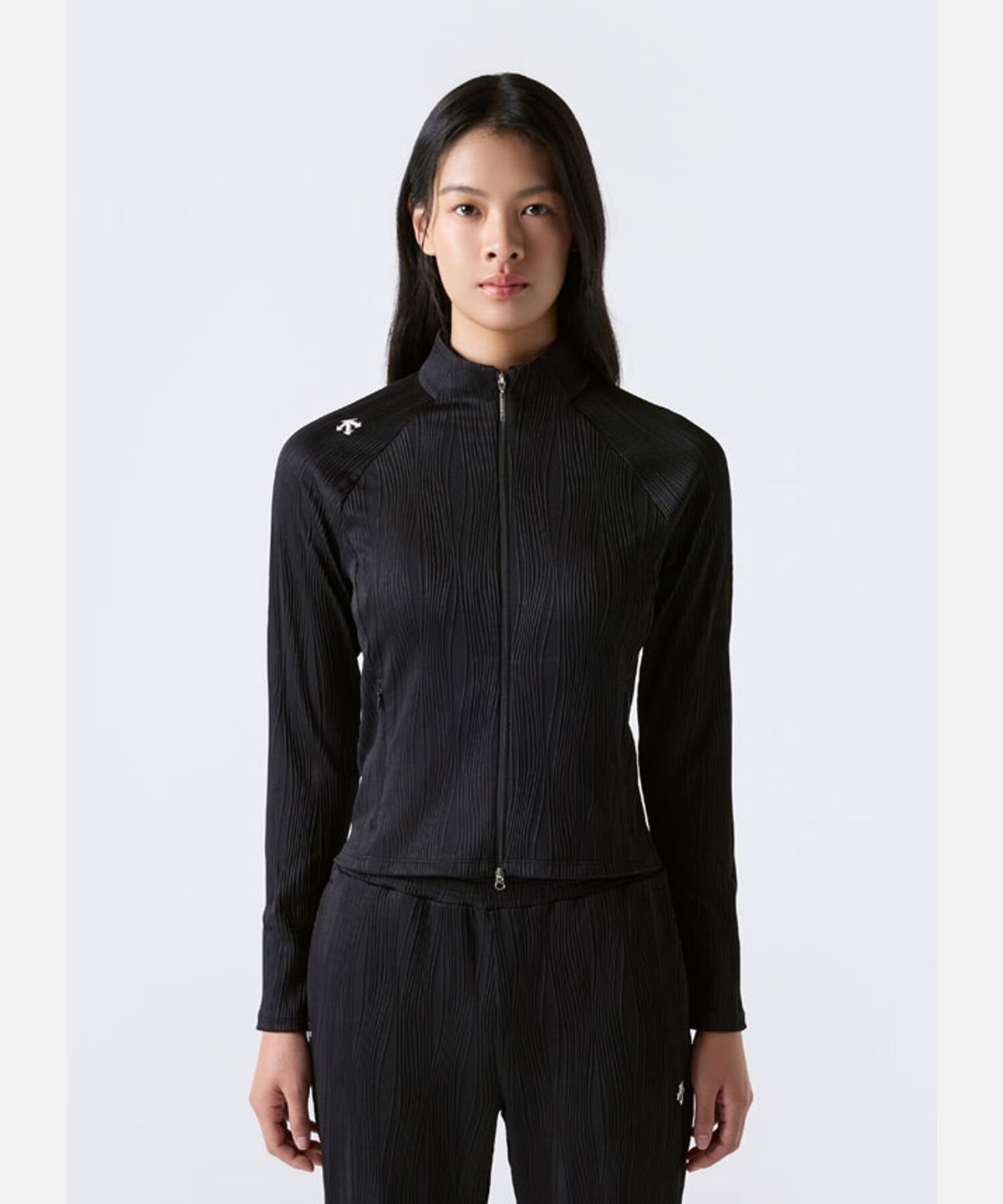 데상트(DESCENTE) 여성 골지 스탠드넥 슬림핏 트레이닝 자켓 블랙 SR322PFT71