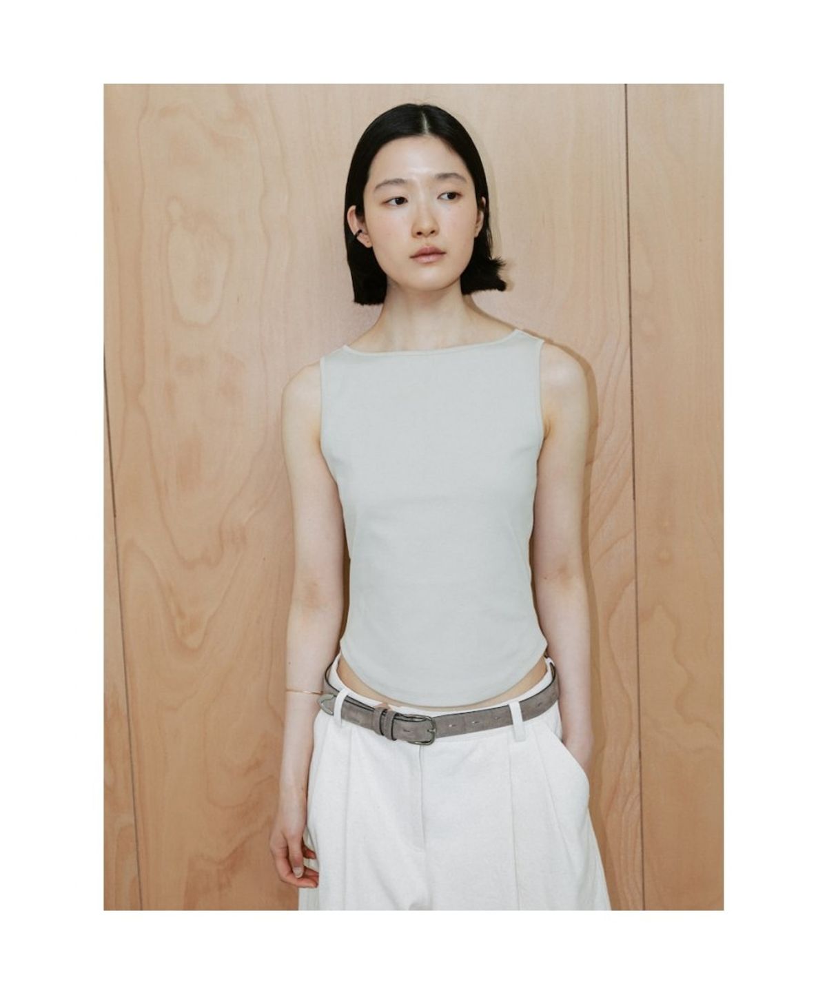 디애퍼처(THE APERTURE) Avis Slveeless Top  Beige (TA6442A08A)