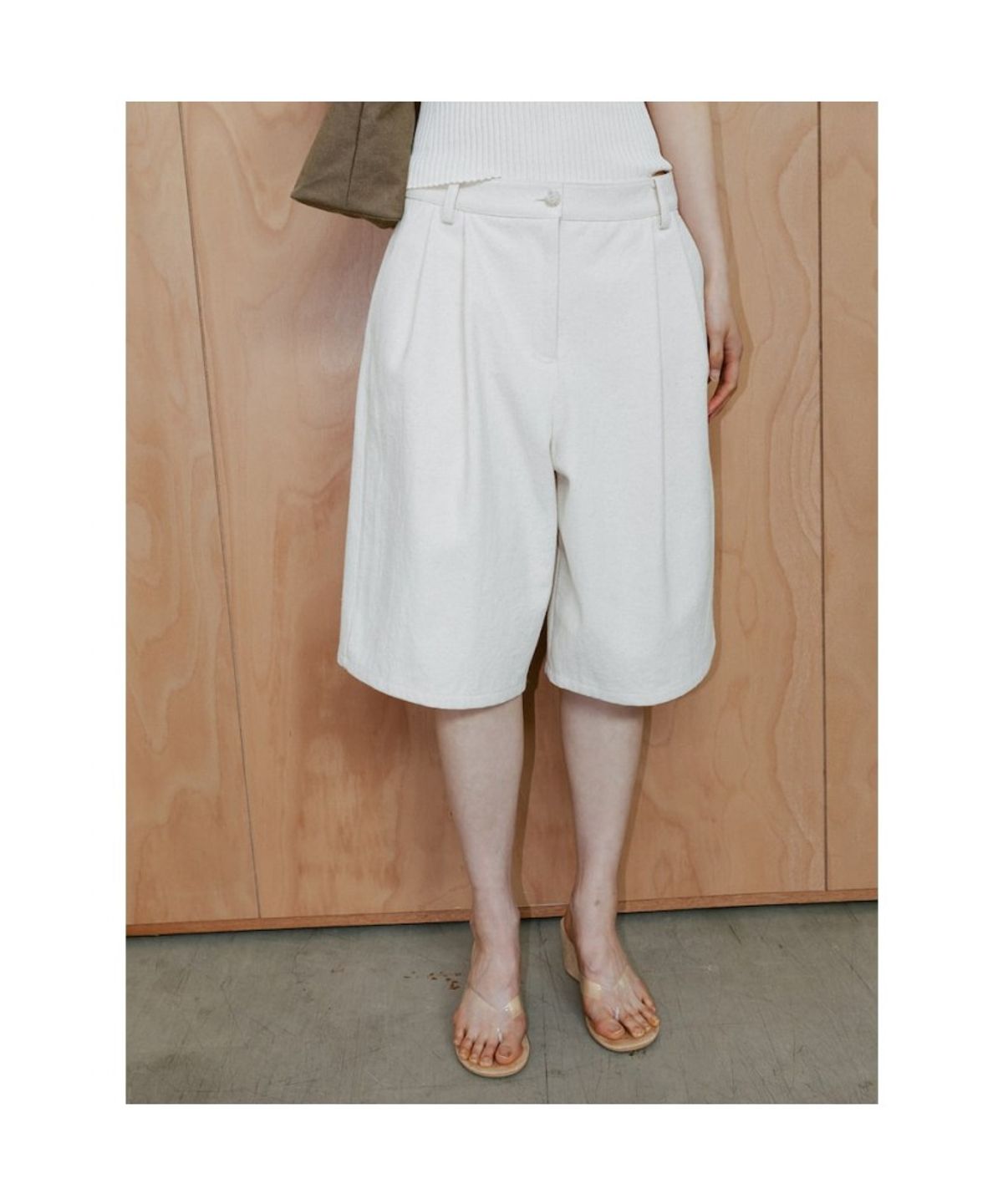 디애퍼처(THE APERTURE) Classic Bermuda Pants  Ivory (TA6425A020)