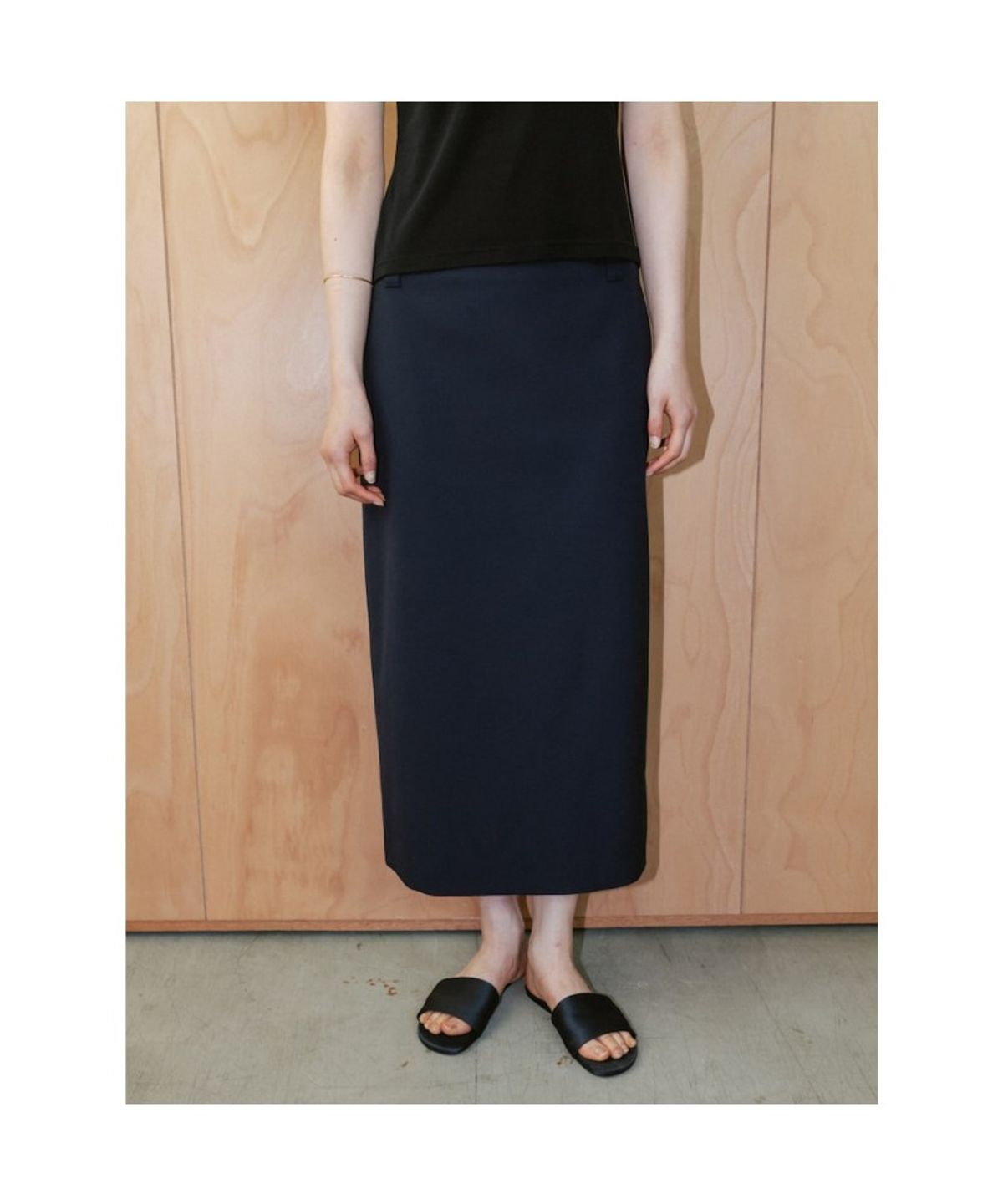 디애퍼처(THE APERTURE) Jo Midi H Line Skirt  Navy (TA6427A12R)