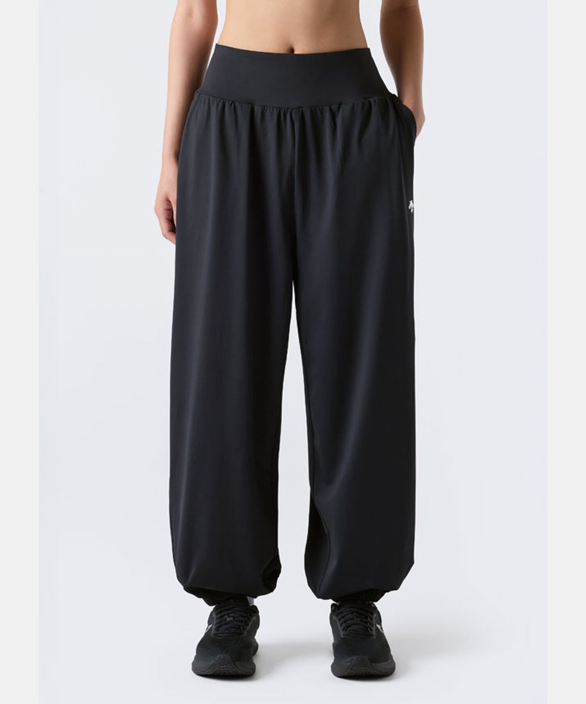 데상트(DESCENTE) 여성 니트 하렘 조거핏 팬츠 블랙 SR322PKP73
