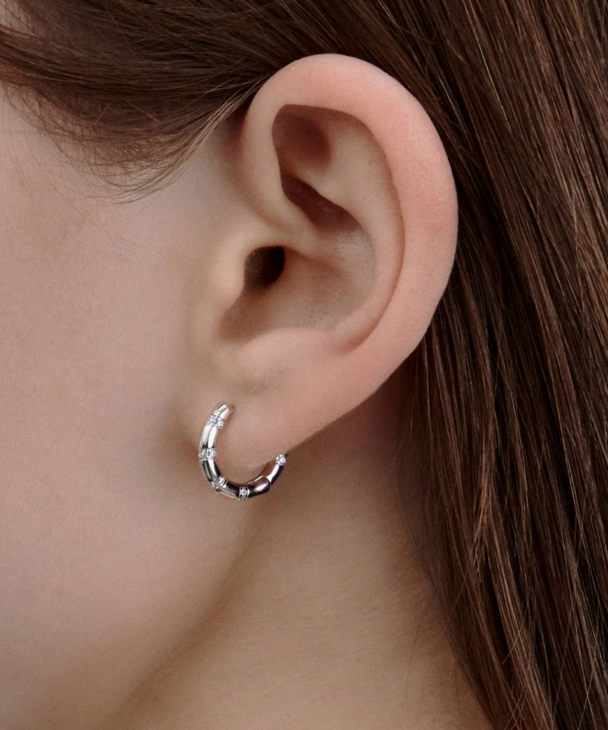 바이이에르(BYHYERES) 뱀부 스톤 원터치 귀걸이 (White) BH7E64743WBXXX