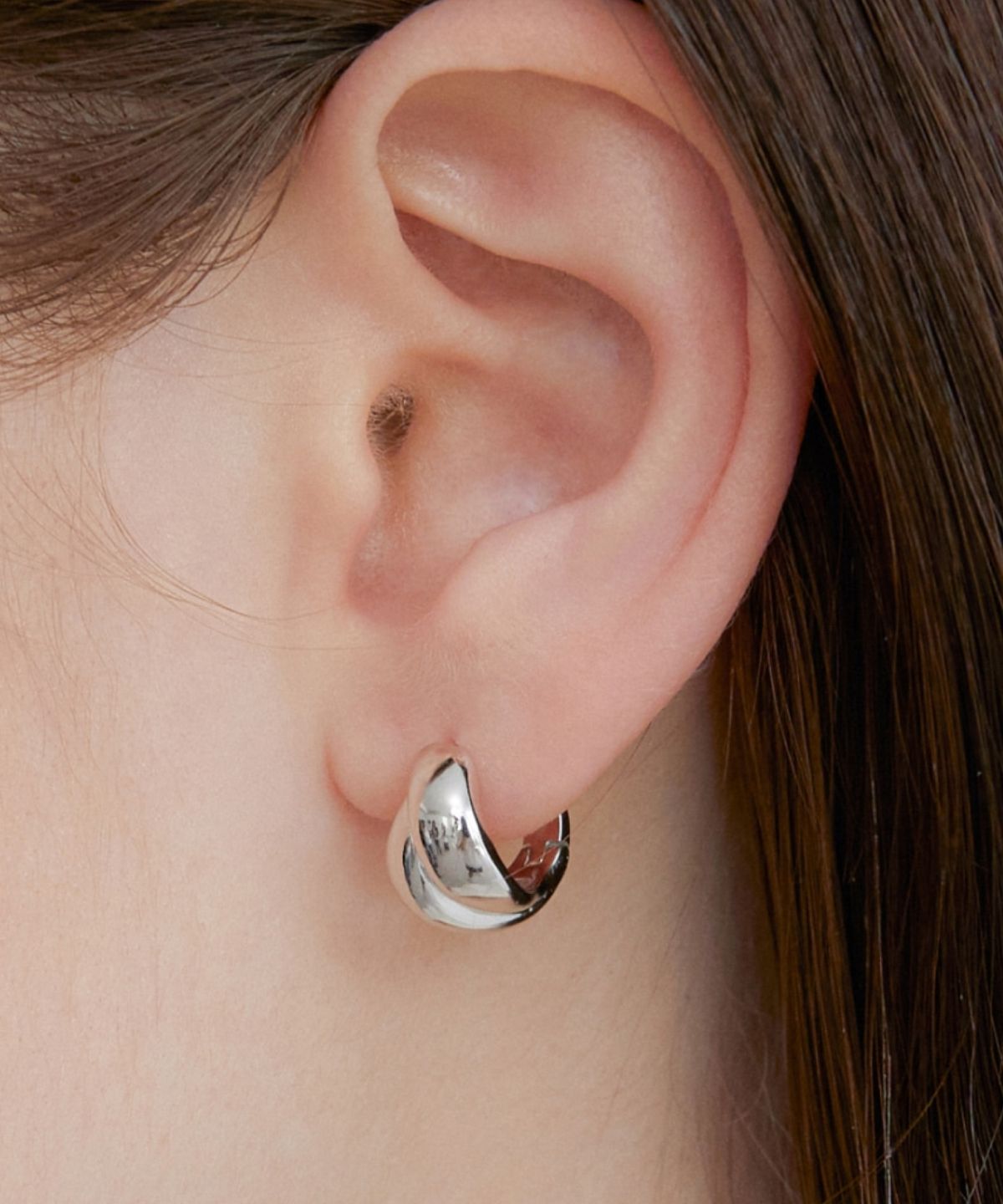바이이에르(BYHYERES) [925 silver] Double knot earrings (White) BH7E50788W9XXX