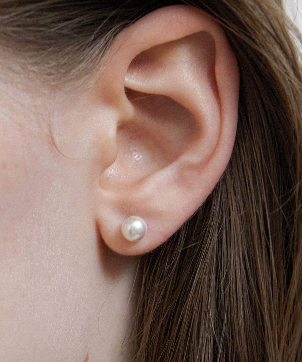 바이이에르(BYHYERES) [925 silver] Pureline White pearl earrings 6mm (White) BH6E49639W9XXX