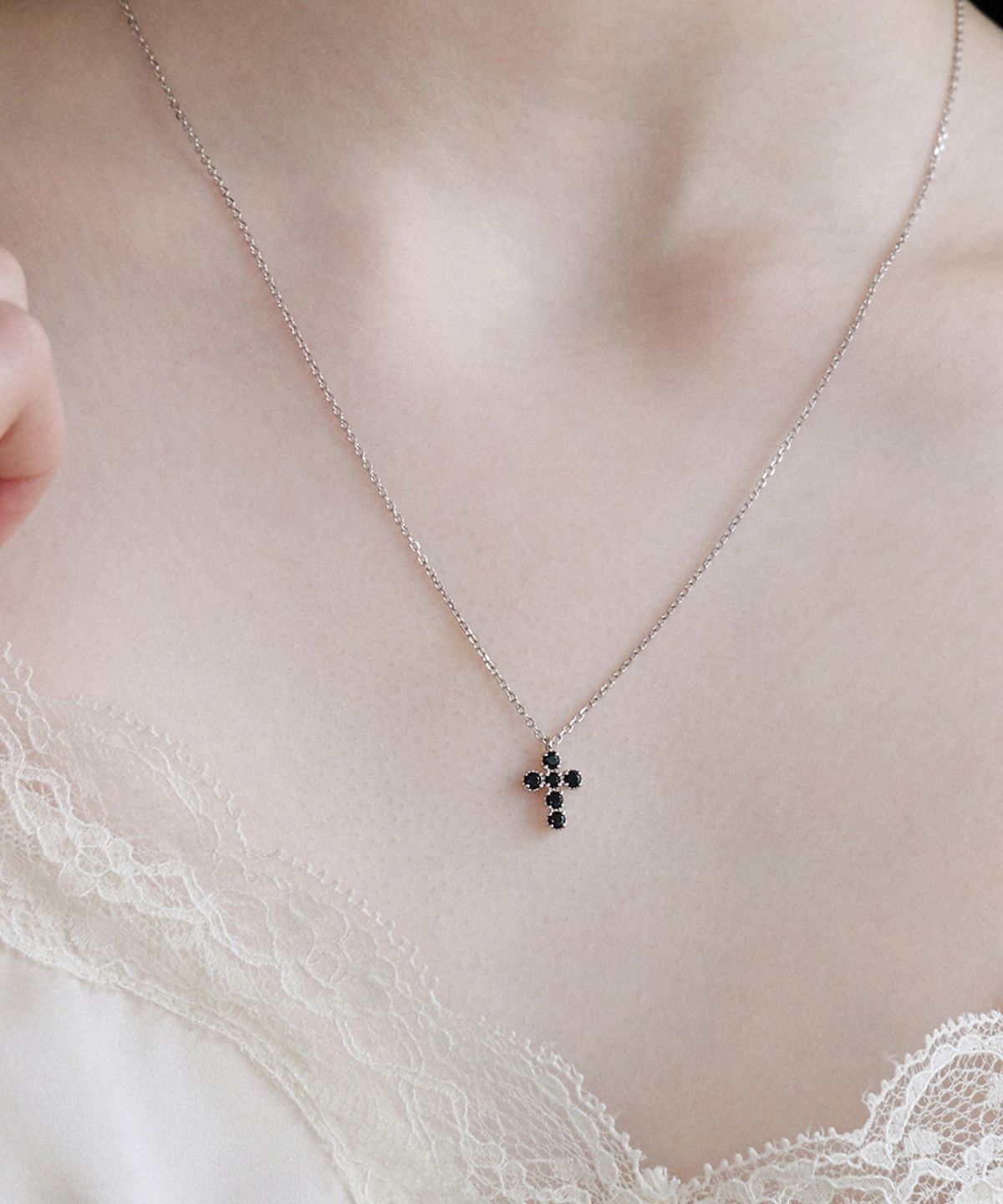 바이이에르(BYHYERES) [925 silver] 바이그레인 실버 블랙 크로스 목걸이 (White) BH7N64748W9500