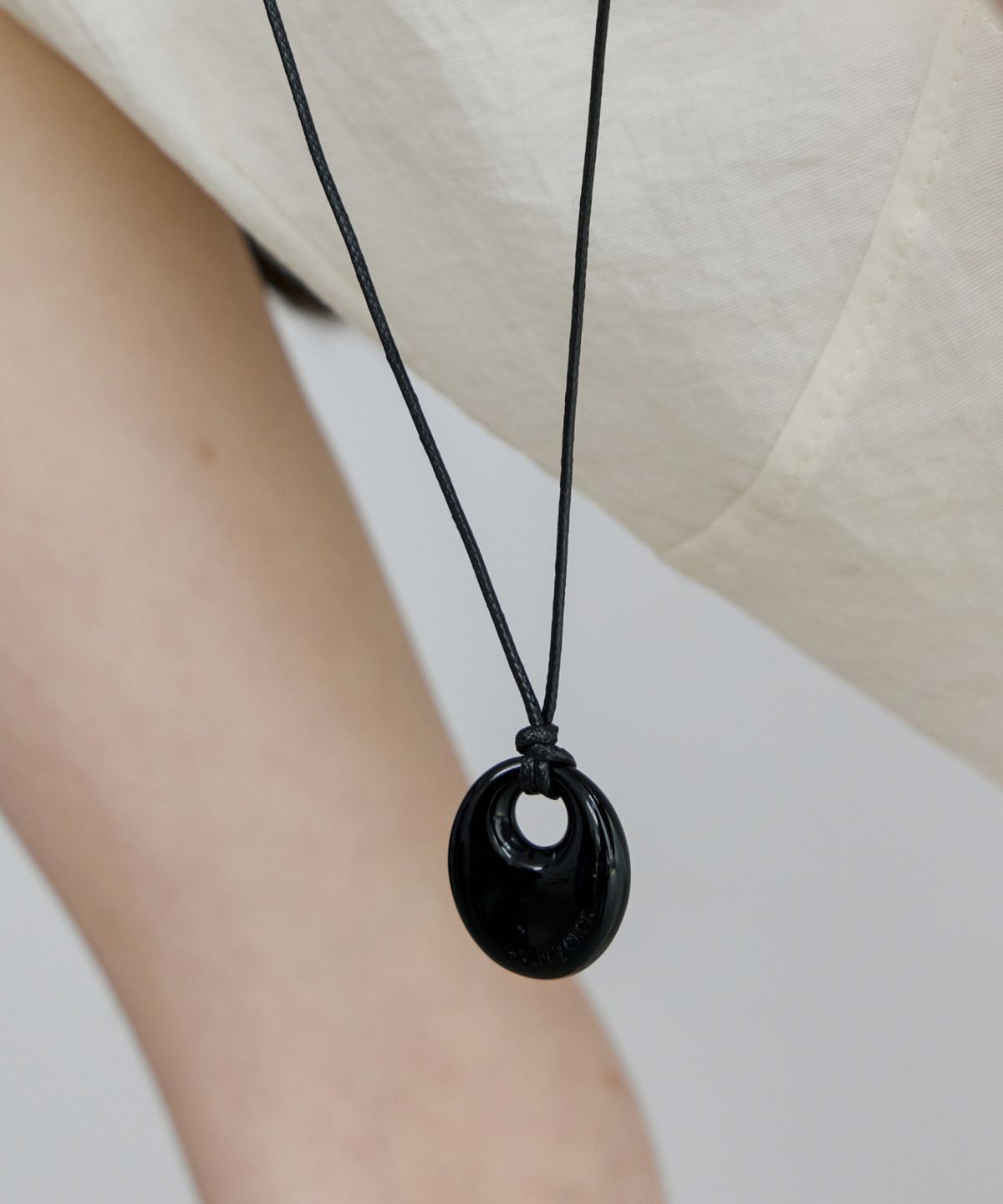 바이이에르(BYHYERES) Amulet black necklace BH7N5B815WS800