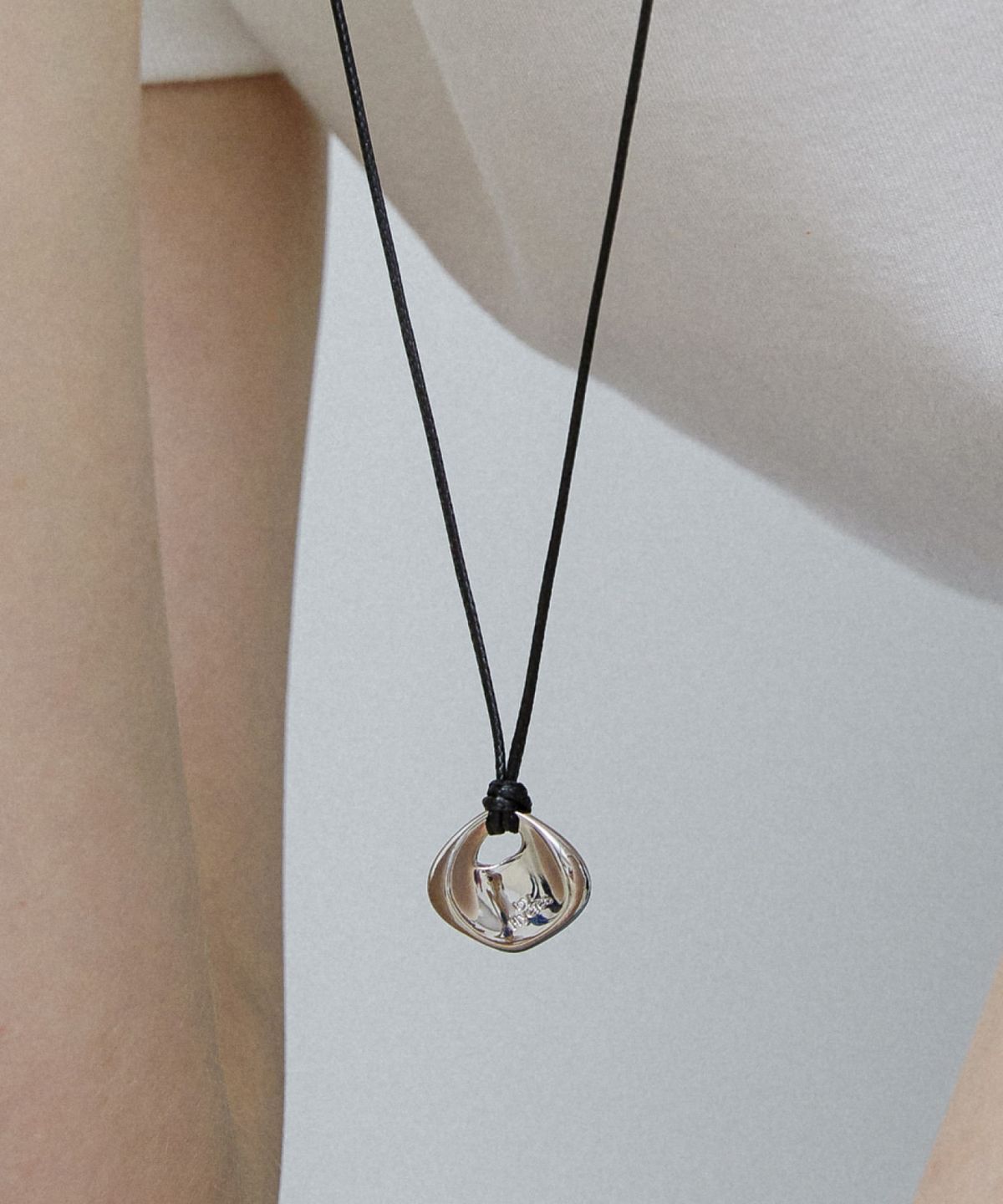 바이이에르(BYHYERES) Clay string necklace (White) BH7N56737WB800